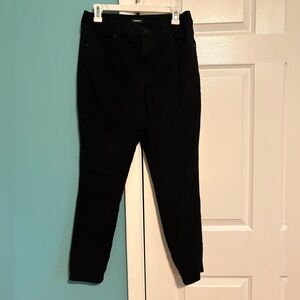 LIKE NEW - Express Skinny Highrise Ultra Hyper Stretch Black Jeans - size Large